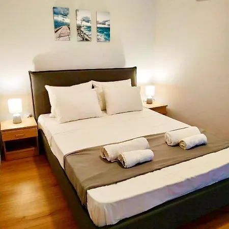 Emerald Dream House,heart Of The Center Apartment Rhodes City
